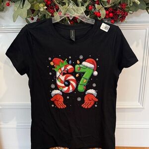 6-7 NWT - Festive Black Graphic T-Shirt